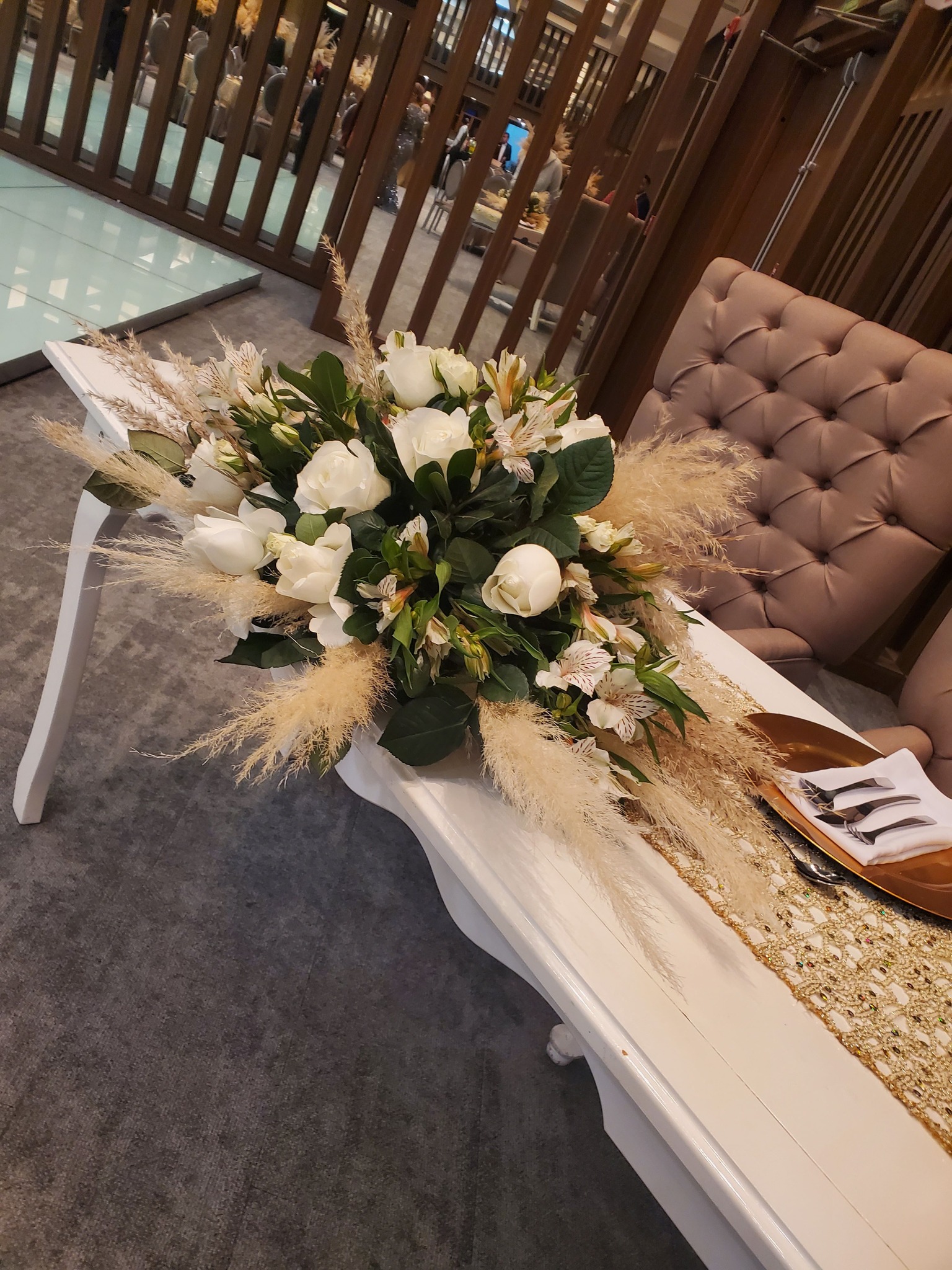 Decoración floral de mesa para evento